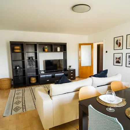 Center With Skyline View Apartment *