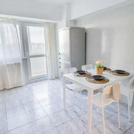 Center With Skyline View Apartment